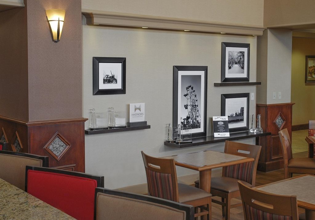 Hampton Inn & Suites Youngstown-Canfield Interior photo