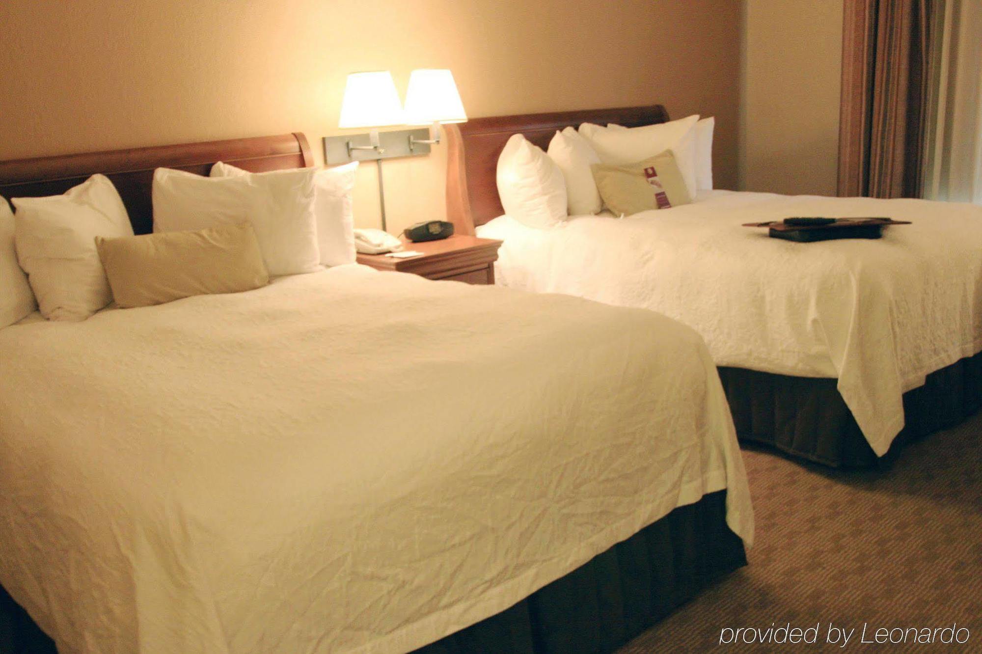 Hampton Inn & Suites Youngstown-Canfield Room photo